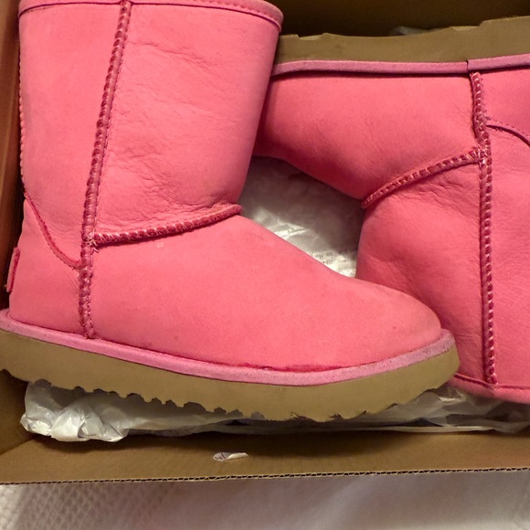 Girls UGGS SIZE 11 - Picture 6 of 7
